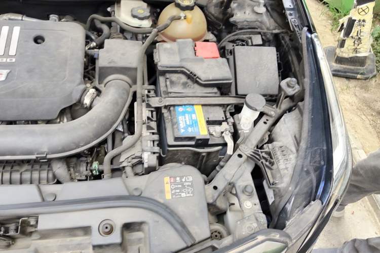 Used Cadillac XT5 2020 28T Luxury Version Engine Bay Left
