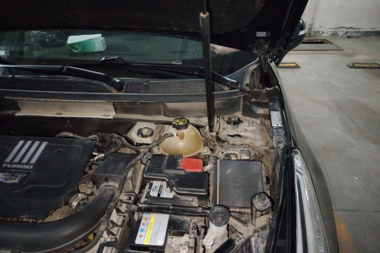 Used Cadillac XT5 2020 28T Tech Edition Engine Bay Left