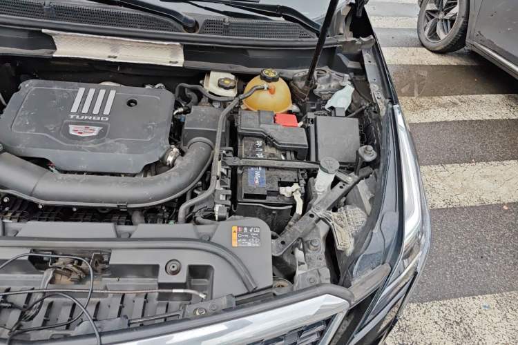 Used Cadillac XT5 2020 Revised Version 28T Luxury Edition Engine Bay Left
