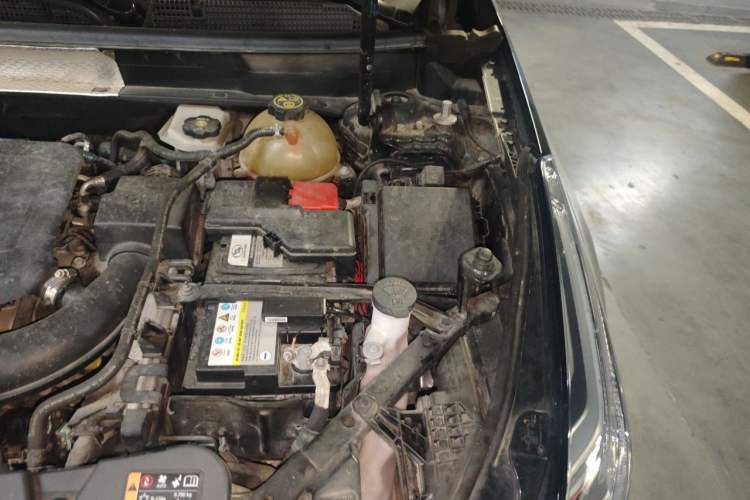 Used Cadillac XT5 2020 Revised Version 28T Luxury Edition Engine Bay Left