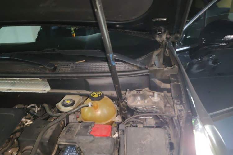 Used Cadillac XT5 2020 Revised Version 28T Luxury Edition Engine Bay Left