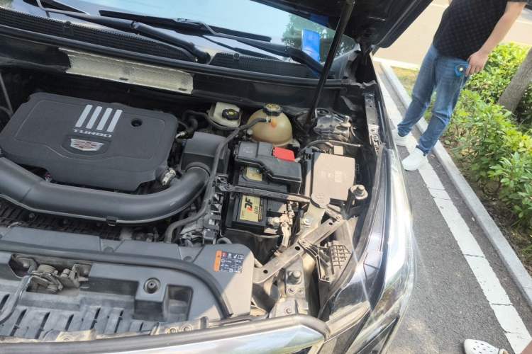 Used Cadillac XT5 2020 28T Four-Wheel Drive Luxury Version Engine Bay Left