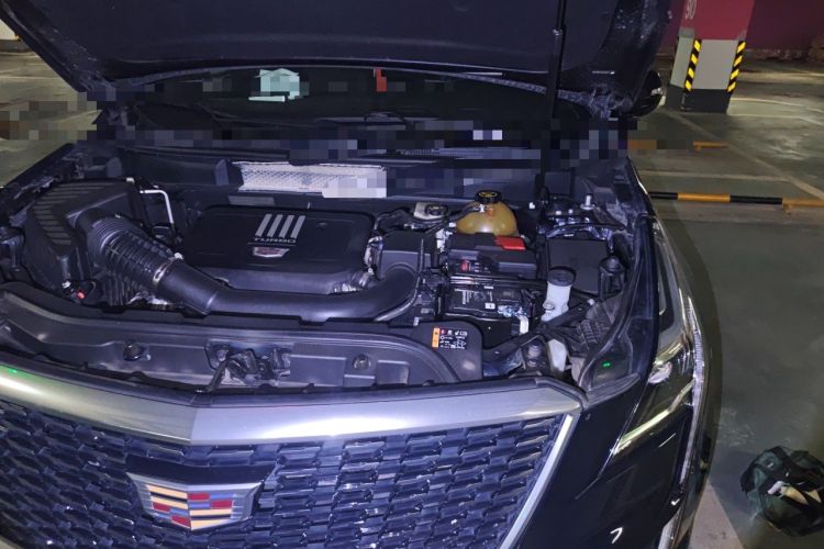 Used Cadillac XT5 2020 28T Luxury Version Engine Bay Left