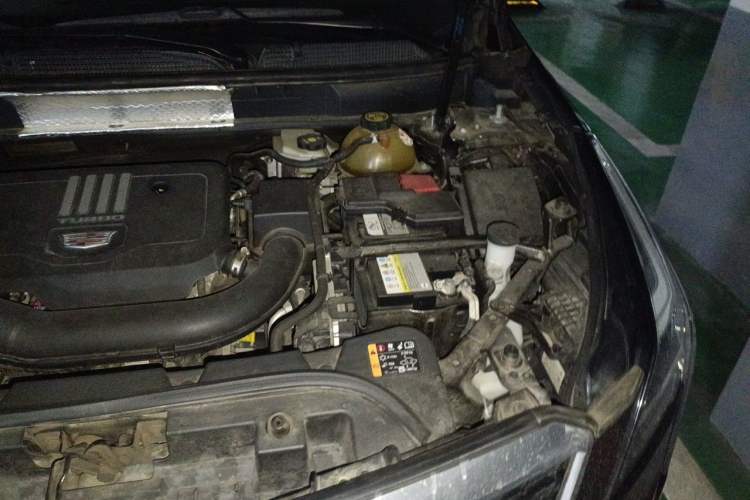 Used Cadillac XT5 2020 28T Luxury Version Engine Bay Left
