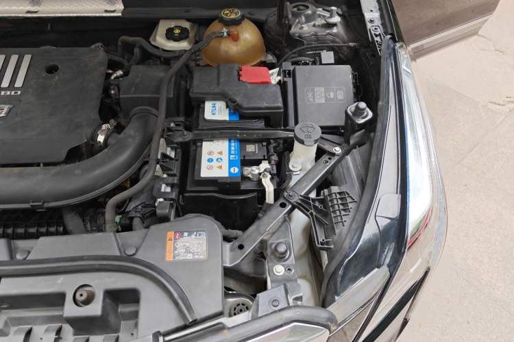 Used Cadillac XT5 2020 28T Luxury Version Engine Bay Left