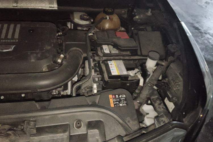 Used Cadillac XT5 2020 28T Luxury Version Engine Bay Left