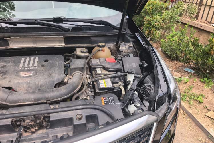 Used Cadillac XT5 2020 28T Tech Edition Engine Bay Left