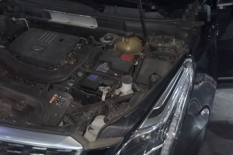 Used Cadillac XT5 2020 Revised Version 28T Luxury Edition Engine Bay Left