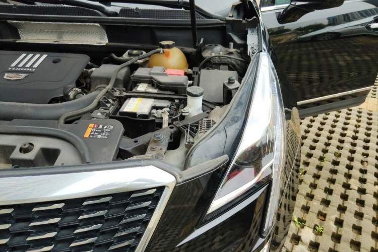 Used Cadillac XT5 2020 28T Luxury Version Engine Bay Left