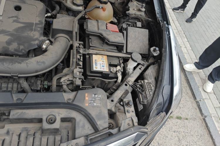 Used Cadillac XT5 2020 Revised Version 28T Luxury Edition Engine Bay Left