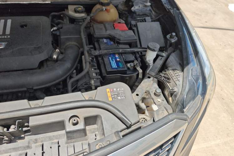 Used Cadillac XT5 2020 28T Luxury Version Engine Bay Left