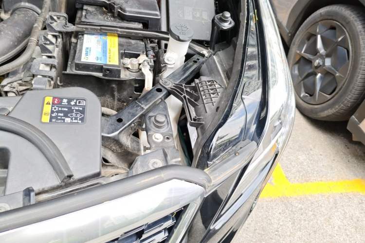 Used Cadillac XT5 2020 28T Luxury Version Engine Bay Left