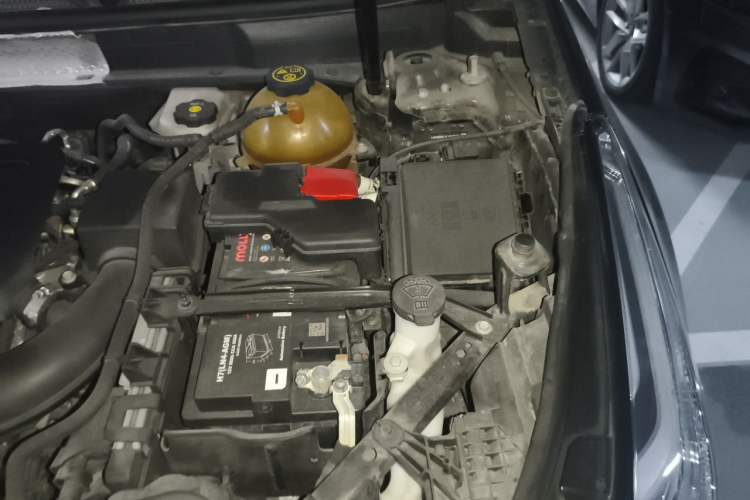 Used Cadillac XT5 2020 28T Luxury Version Engine Bay Left