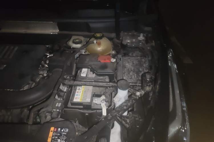 Used Cadillac XT5 2020 Revised Version 28T Luxury Edition Engine Bay Left