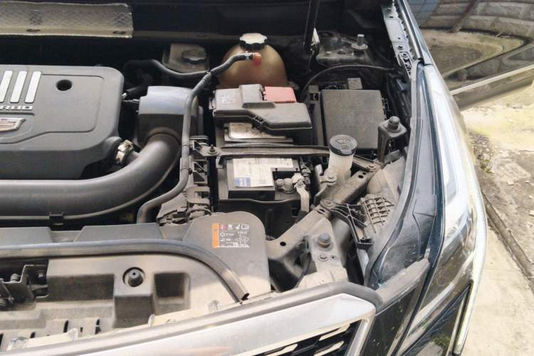 Used Cadillac XT5 2020 Revised Version 28T Luxury Edition Engine Bay Left