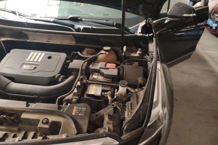 Used Cadillac XT5 2020 Revised Version 28T Luxury Edition Engine Bay Left