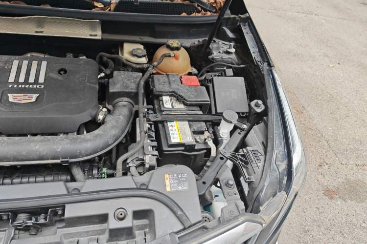 Used Cadillac XT5 2020 Revised Version 28T Luxury Edition Engine Bay Left