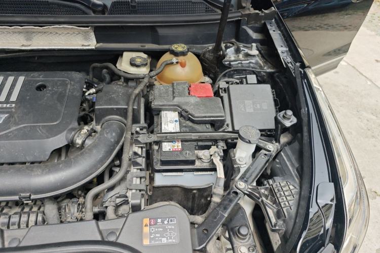 Used Cadillac XT5 2020 28T Luxury Version Engine Bay Left