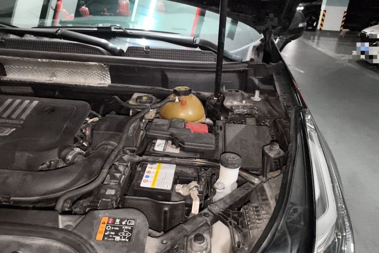 Used Cadillac XT5 2020 28T Luxury Version Engine Bay Left