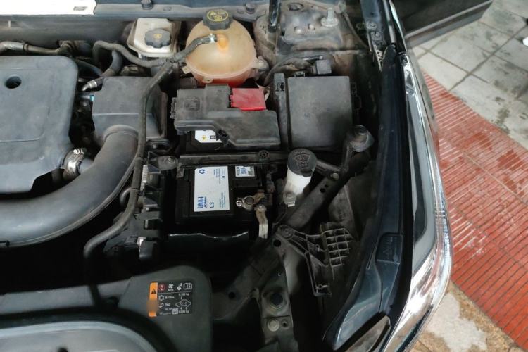 Used Cadillac XT5 2020 28T Luxury Version Engine Bay Left