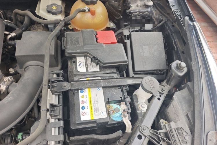 Used Cadillac XT5 2020 Revised Version 28T Luxury Edition Engine Bay Left