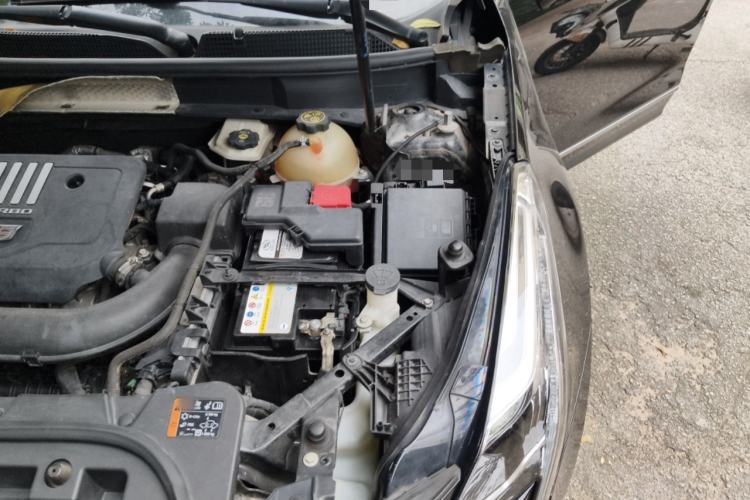 Used Cadillac XT5 2020 28T Luxury Version Engine Bay Left