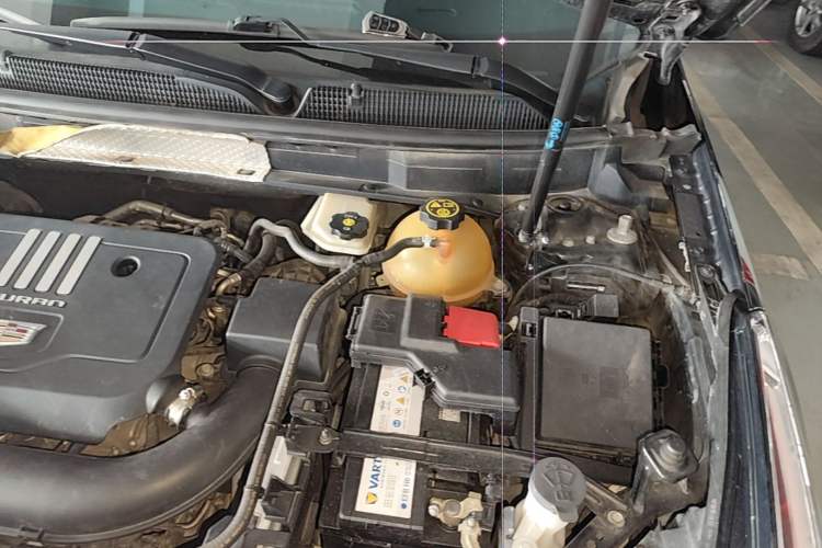Used Cadillac XT5 2020 28T Luxury Version Engine Bay Left