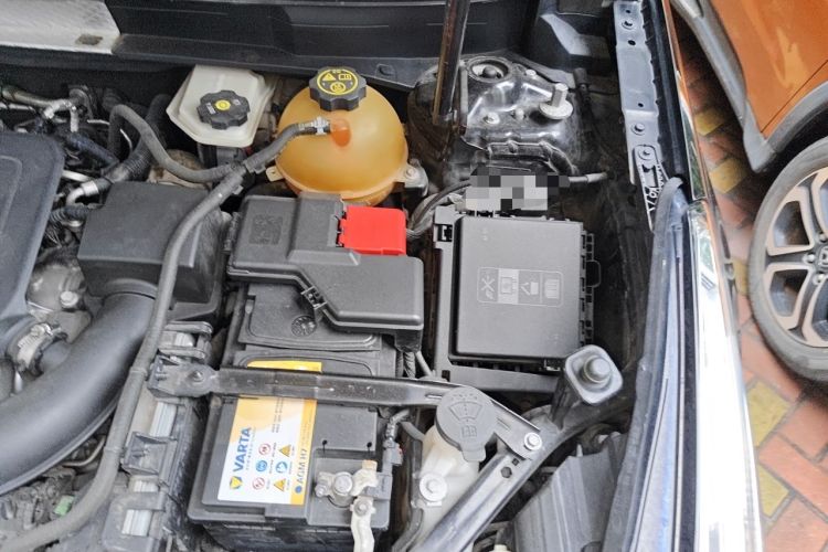 Used Cadillac XT5 2020 Revised Version 28T Luxury Edition Engine Bay Left