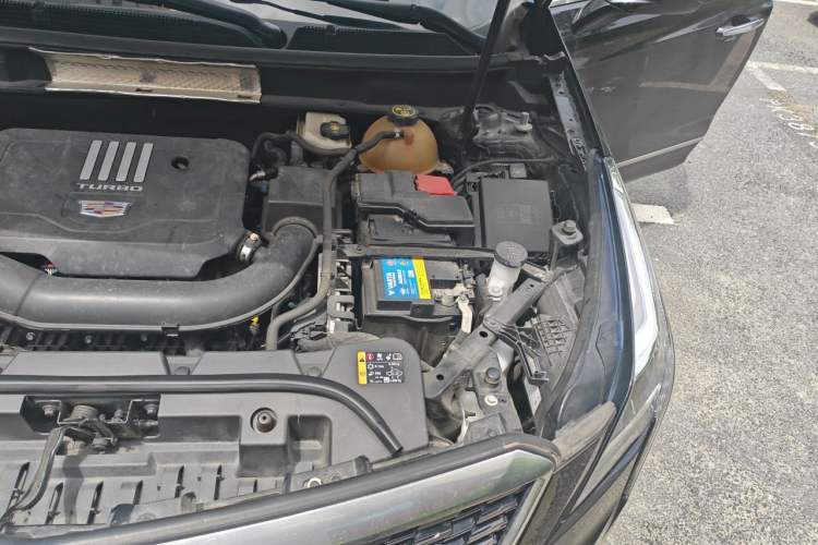 Used Cadillac XT5 2020 28T Luxury Version Engine Bay Left