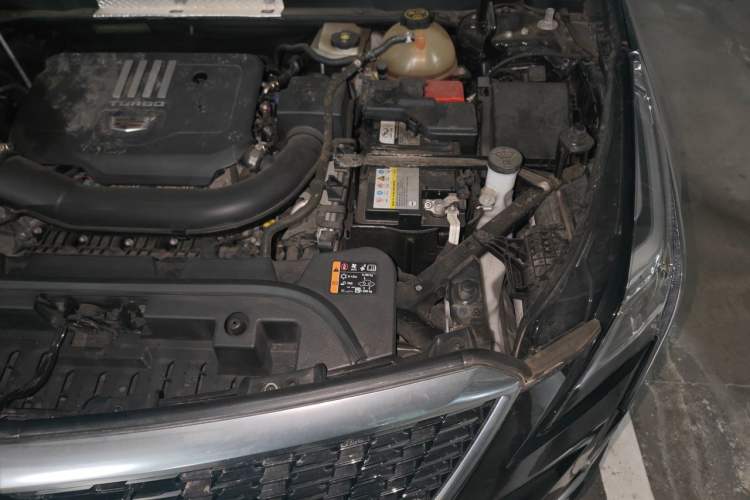 Used Cadillac XT5 2020 28T Four-Wheel Drive Tech Version Engine Bay Left