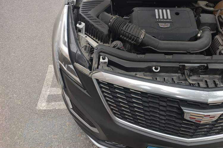Used Cadillac XT5 2020 Revised Version 28T Luxury Edition Engine Bay Right