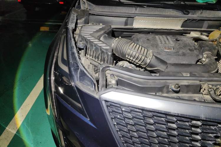 Used Cadillac XT5 2020 28T Luxury Version Engine Bay Right