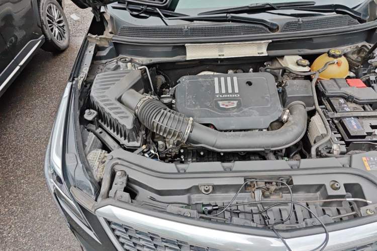 Used Cadillac XT5 2020 Revised Version 28T Luxury Edition Engine Bay Right