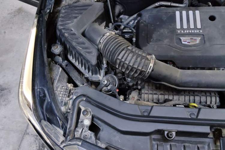 Used Cadillac XT5 2020 28T Luxury Version Engine Bay Right