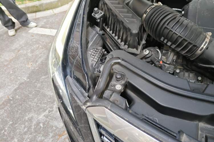 Used Cadillac XT5 2020 28T Luxury Version Engine Bay Right