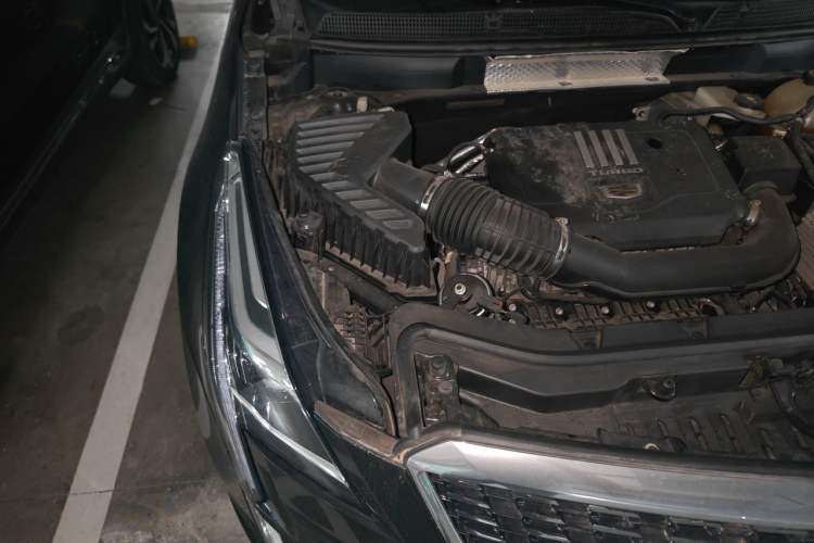 Used Cadillac XT5 2020 28T Four-Wheel Drive Tech Version Engine Bay Right