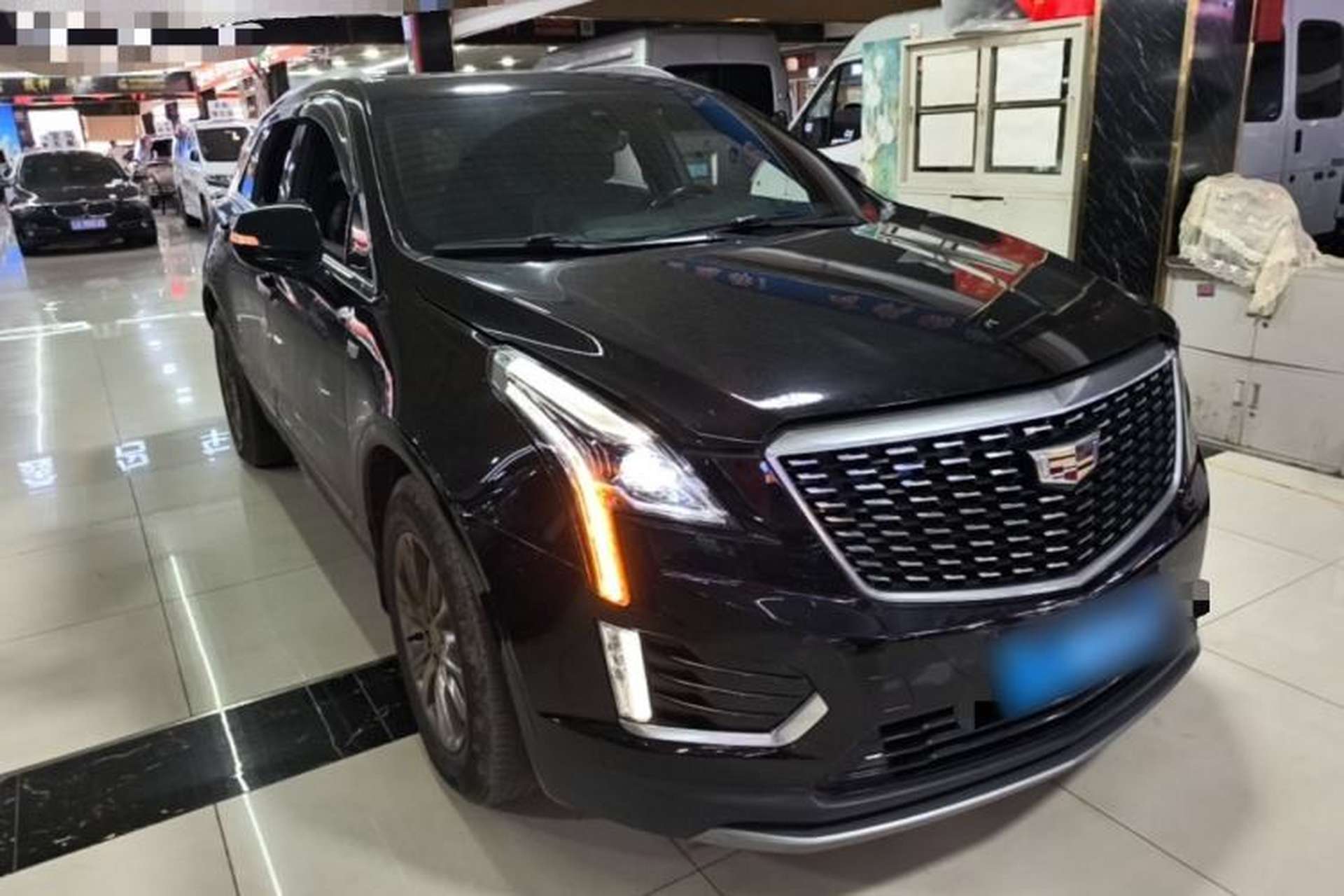Used Cadillac XT5 2020 28T Luxury Version Front Right 45 Deg