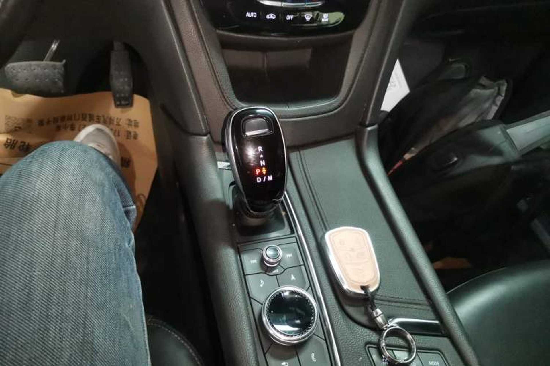 Used Cadillac XT5 2020 Revised Version 28T Luxury Edition Gear Lever
