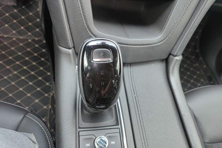 Used Cadillac XT5 2020 28T Tech Edition Gear Lever