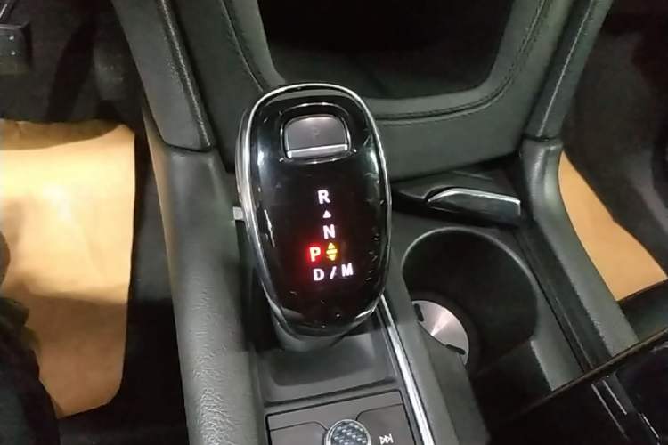 Used Cadillac XT5 2020 28T Tech Edition Gear Lever