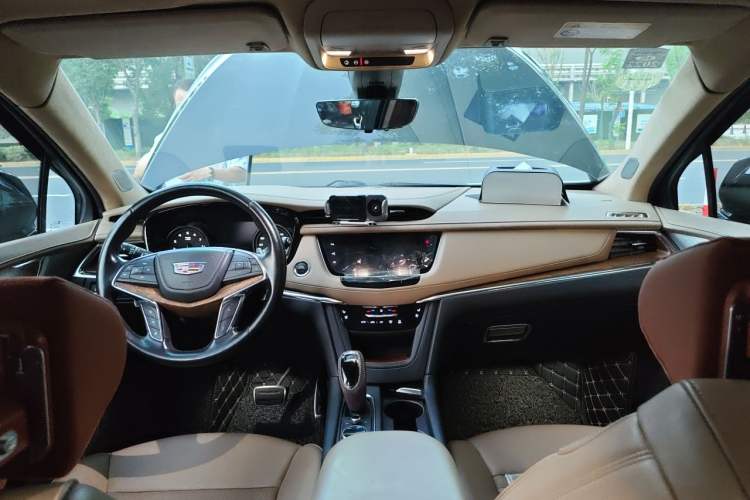 Used Cadillac XT5 2020 Facelift 28T All-Wheel-Drive Platinum Sport Edition Headliner