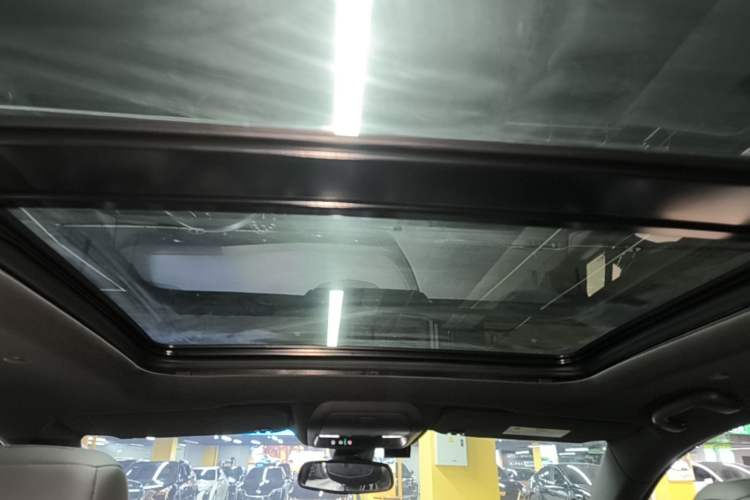 Used Cadillac XT5 2020 28T Luxury Version Headliner
