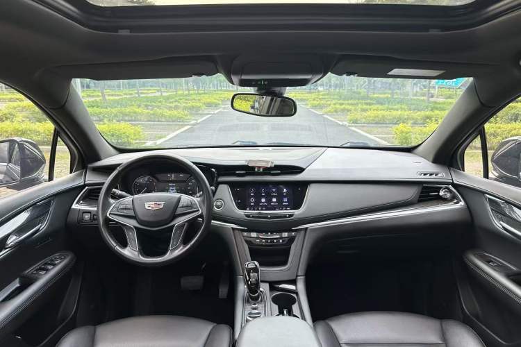 Used Cadillac XT5 2020 Revised Version 28T Luxury Edition Interior 1