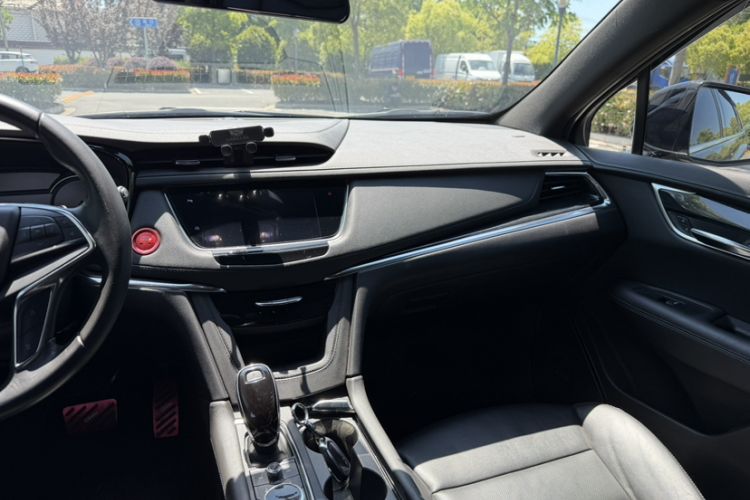 Used Cadillac XT5 2020 28T Luxury Version Interior 1