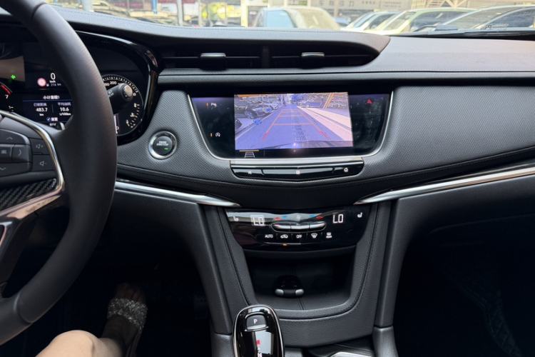 Used Cadillac XT5 2020 28T Luxury Version Interior 10