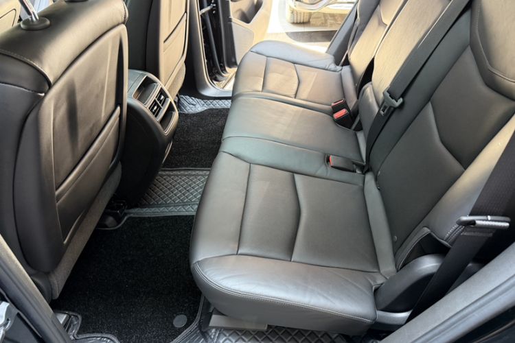 Used Cadillac XT5 2020 28T Luxury Version Interior 11
