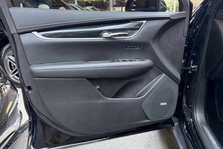 Used Cadillac XT5 2020 28T Luxury Version Interior 12