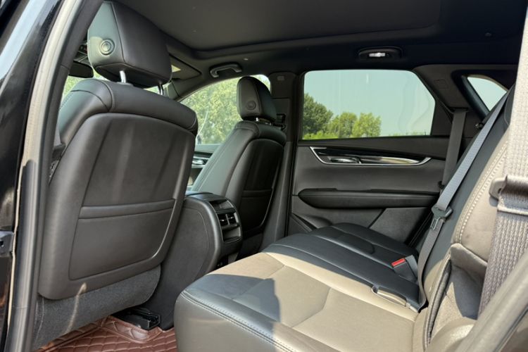 Used Cadillac XT5 2020 28T Luxury Version Interior 2