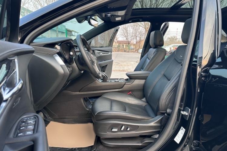 Used Cadillac XT5 2020 28T Luxury Version Interior 2