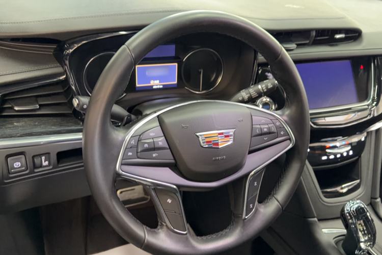 Used Cadillac XT5 2020 28T Luxury Version Interior 2